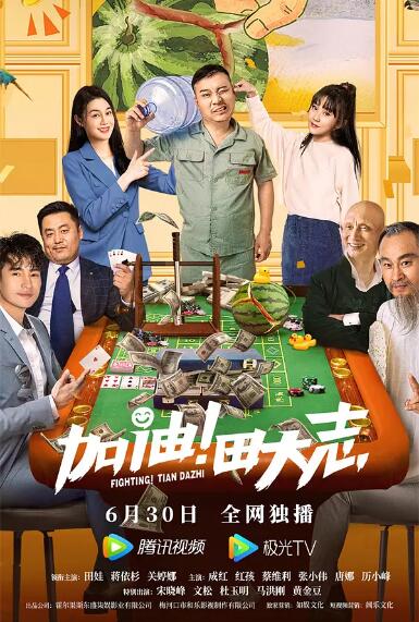 海莉纤长的脖子上系着一条黑黄珠串相间的项 投喂了！