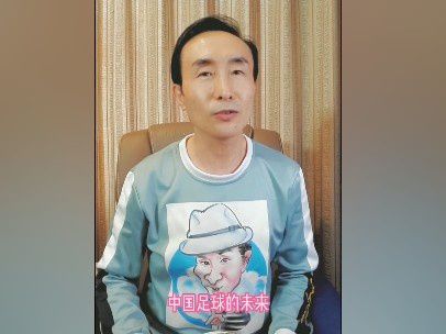 熟悉F1的资深车迷会一眼看出，这场事故的原型是1990年在西班牙站赫雷斯赛道驾驶莲花赛车，遭遇高速撞墙惨烈车祸的车手马丁·唐纳利。