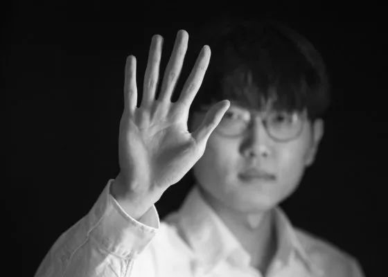 禹民镐新作《哈尔滨》曝主演阵容 玄彬搭档金海淑 2022-11-17 《局内人》《南山的部长们》导演禹民镐新作《哈尔滨》(暂译)确定主演阵容：玄彬、金海淑、朴正民、赵宇镇、全汝彬、刘在明、朴勋。